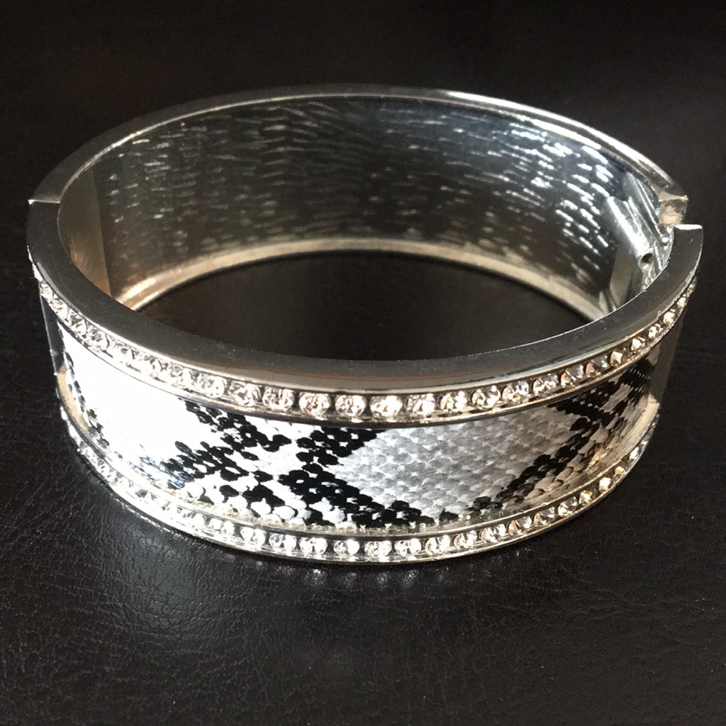 New Badgley Mischka Faux Snakeskin Crystals Cuff 30$